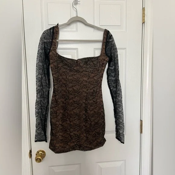 NWT LaQuan Smith Long Sleeve Dress with Scoop Back in Black